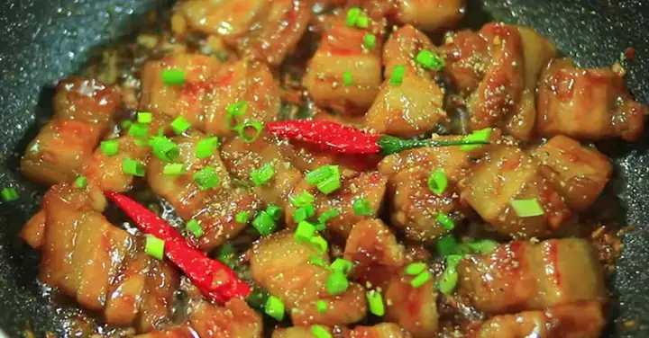 Cách Rang Thịt Ba Chỉ Cháy Cạnh Chuẩn Vị: Bí Quyết Từ A Đến Z