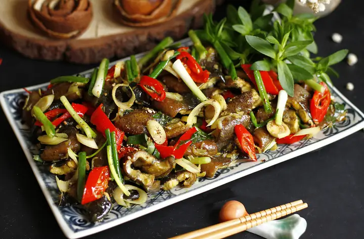 Lươn Nghệ An: Bí Quyết Sơ Chế, Công Thức Chuẩn Vị & Top Quán Ngon Tại Vinh Lươn Nghệ An: Bí Quyết Sơ Chế, Công Thức Chuẩn Vị & Top Quán Ngon Tại Vinh