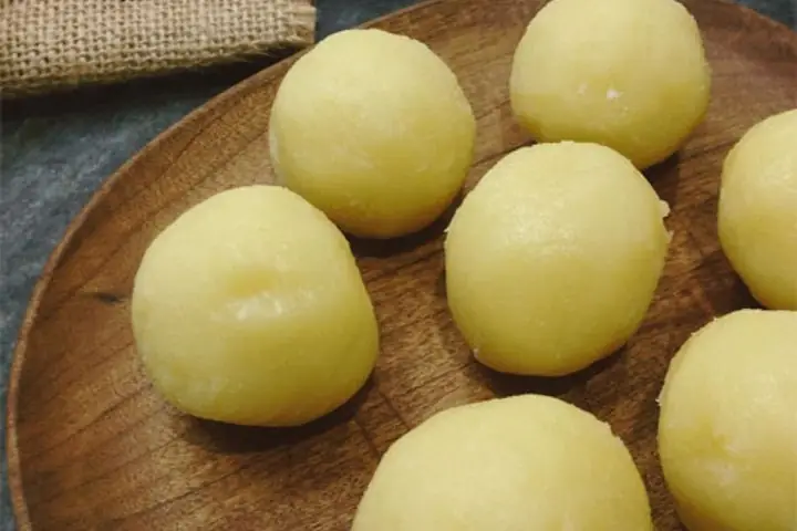 Bí Quyết Chọn Nguyên Liệu Làm Bánh Trôi Nước Chuẩn Vị Truyền Thống Bí Quyết Chọn Nguyên Liệu Làm Bánh Trôi Nước Chuẩn Vị Truyền Thống