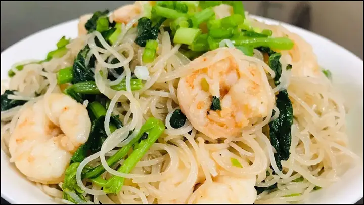 Hướng Dẫn Chi Tiết Cách Làm Hủ Tiếu Xào Thập Cẩm Chuẩn Vị