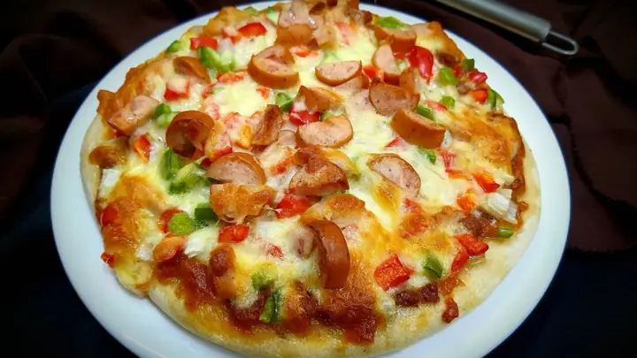 Cách Làm Pizza Xúc Xích Bằng Lò Nướng Chuẩn Vị, Giòn Rụm Từng Miếng