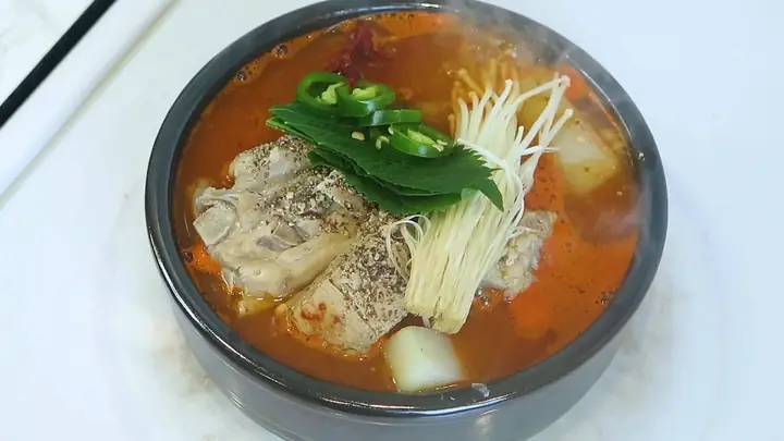 Cách Nấu Canh Khoai Tây Xương Hầm Hàn Quốc Chuẩn Vị, Ấm Bụng Bổ Dưỡng