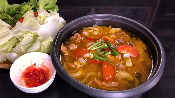 Cách Nấu Lẩu Gà Chua Cay Chuẩn Vị: 3 Công Thức Từ Cơ Bản Đến Nâng Cao