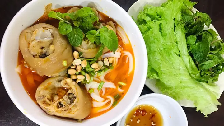 Hướng Dẫn Chi Tiết Cách Nấu Mì Quảng Giò Heo Chuẩn Vị, Thơm Nức Từ Nước Dùng Đến Thịt