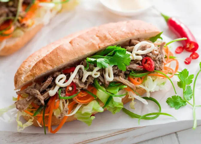 Cách Làm Bánh Mì Kẹp Thịt Heo Chuẩn Vị Tại Nhà