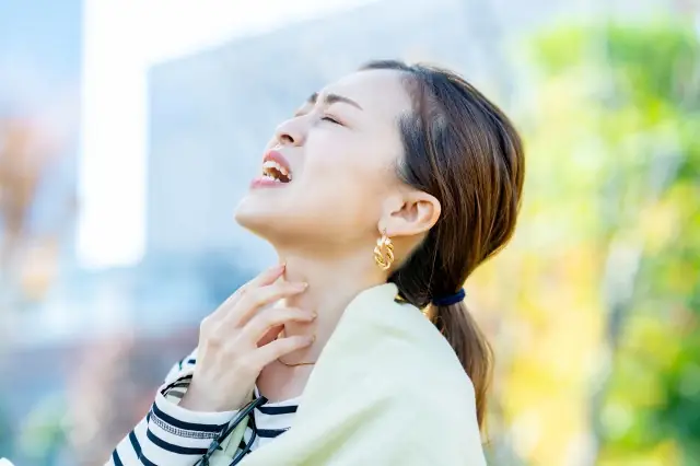 Đồ Uống Khi Đau Họng: Tổng Hợp Giải Pháp Từ Gốc Đến Lá
