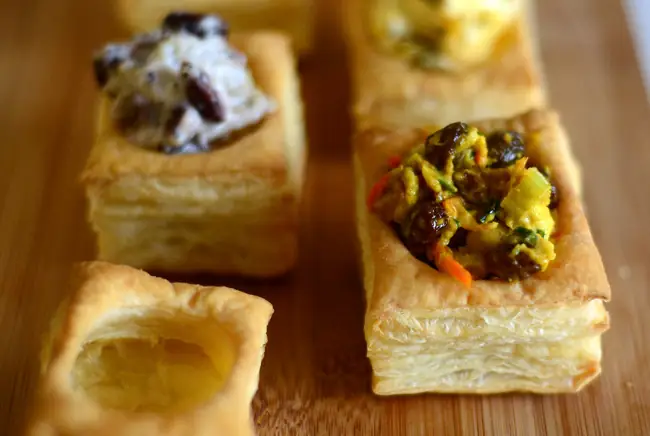 Cách Làm Vol Au Vents Chuẩn Vỏ Giòn, Nhân Đầy Đủ Từ A-z Cách Làm Vol Au Vents Chuẩn Vỏ Giòn, Nhân Đầy Đủ Từ A-z