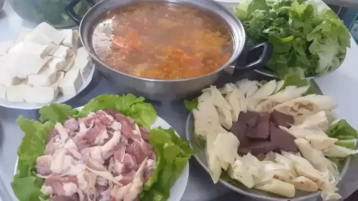 Rau Ăn Với Lẩu Ngan: 10 Loại Rau Hoàn Hảo Cho Bữa Tiệc Nóng Hổi