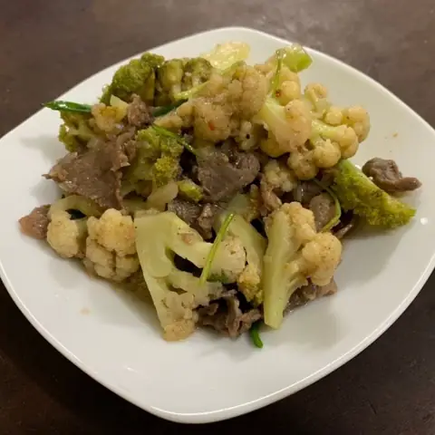 Thịt Bò Xào Bông Cải Trắng Thịt Bò Xào Bông Cải Trắng