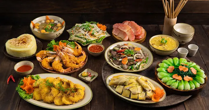 Thực Đơn Cỗ Cúng Chuẩn: Mâm Ngũ Quả Đến Món Mặn, Bí Quyết Lên Món Đúng Phong Thủy